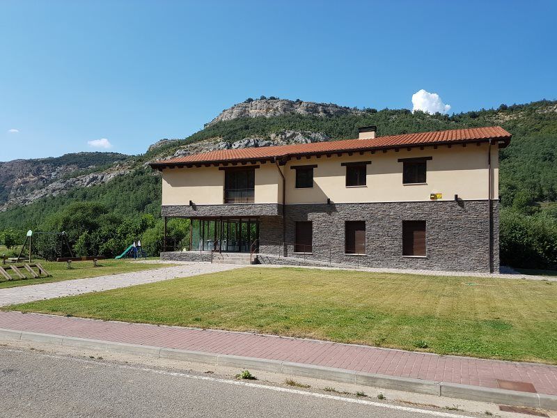 YA ESTA ALQUILADO!!!!!!!!!     /  SE ALQUILA EL HOTEL RURAL UBICADO EN RANERA