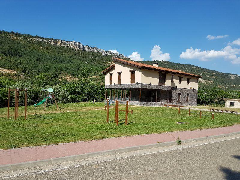 YA ESTA ALQUILADO!!!!!!!!!     /  SE ALQUILA EL HOTEL RURAL UBICADO EN RANERA